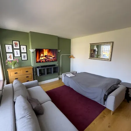 Colindale Lush Stay 30 Mins Central London
